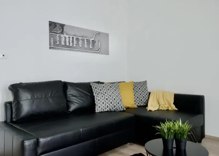 Family By Hi5 - アパート Zamárdi