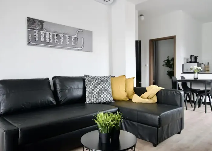 Family By Hi5 - アパート Zamárdi