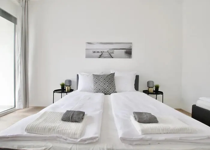 Family By Hi5 - アパート Zamárdi