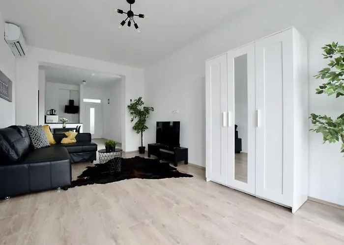 Family By Hi5 - アパート *