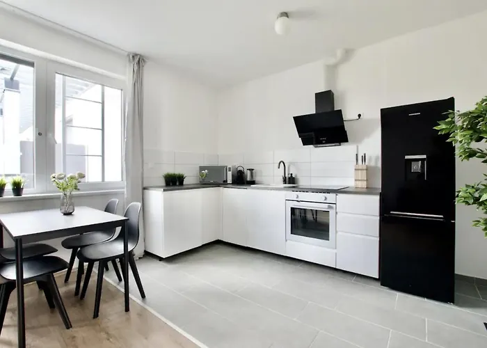 Family By Hi5 - アパート *