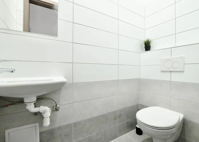 Family By Hi5 - アパート