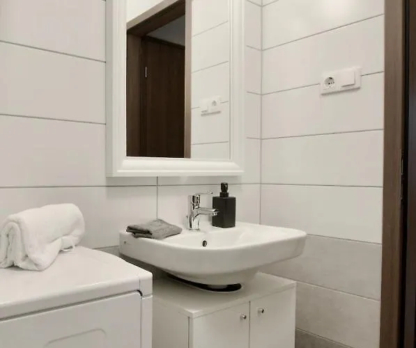 Family By Hi5 - アパート *